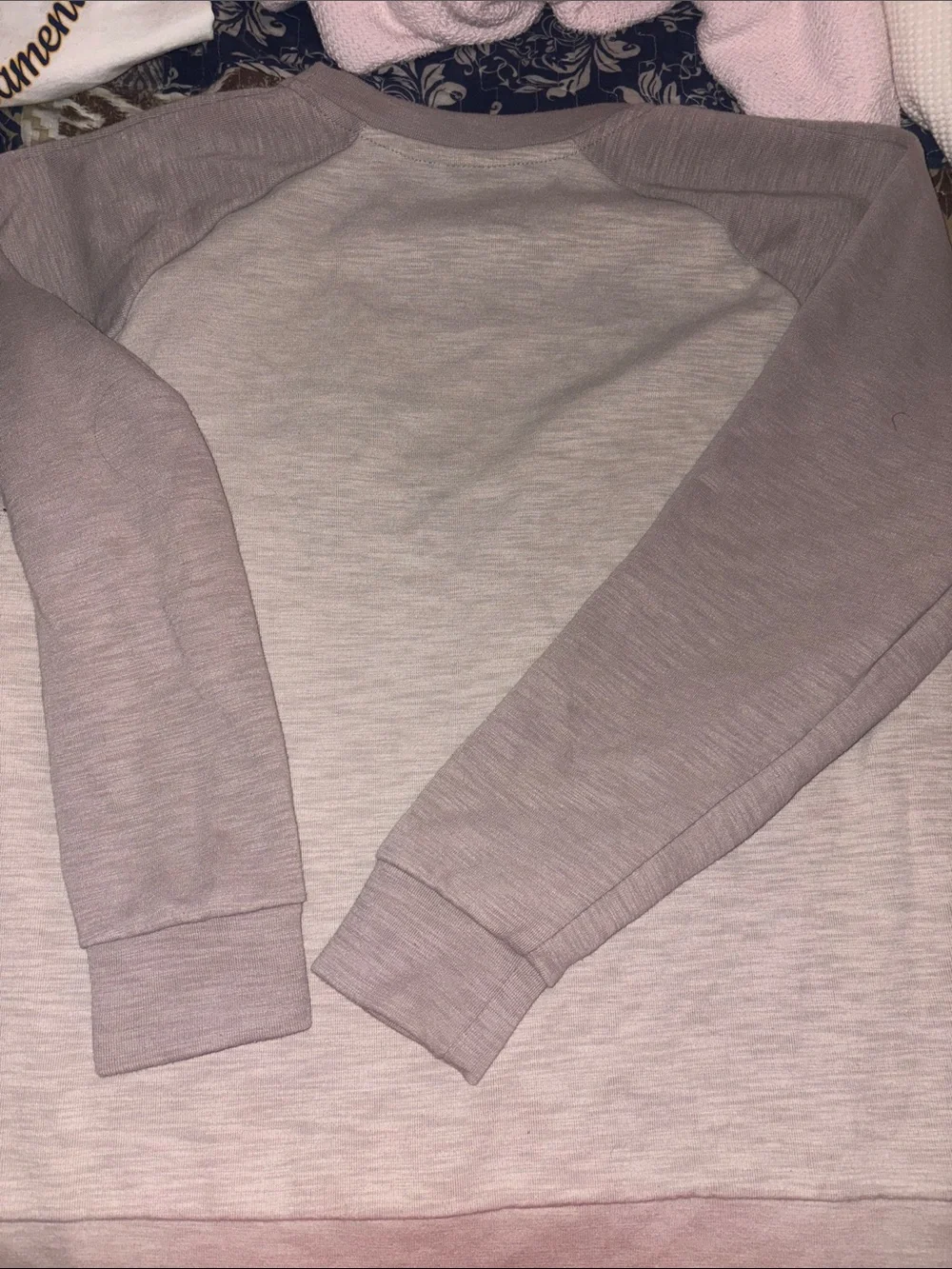 Nike Men’s Crewneck Sweatshirt in Heather Gray with Dark Gray Raglan Sleeves